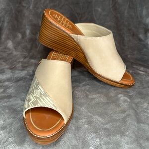 NWOT Pendleton Arcata wedge sandals size 7.5